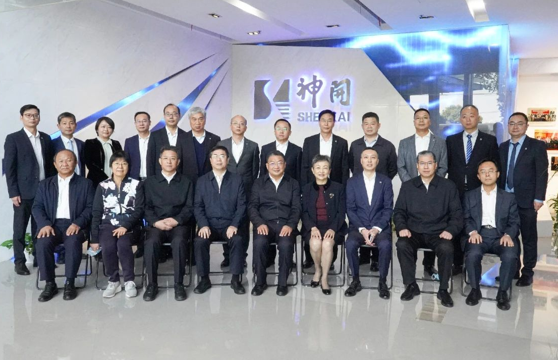中石化高级副总裁刘宏斌一行益临公海赌船官网参观调查(图6) 中石化高级副总裁刘宏斌一行益临公海赌船官网参观调查(图6)