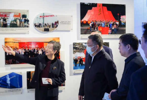 中石化高级副总裁刘宏斌一行益临公海赌船官网参观调查(图5) 中石化高级副总裁刘宏斌一行益临公海赌船官网参观调查(图5)