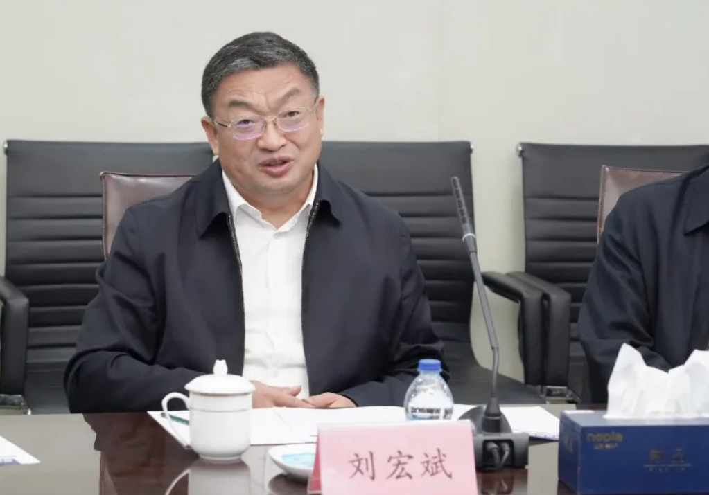 中石化高级副总裁刘宏斌一行益临公海赌船官网参观调查(图3) 中石化高级副总裁刘宏斌一行益临公海赌船官网参观调查(图3)