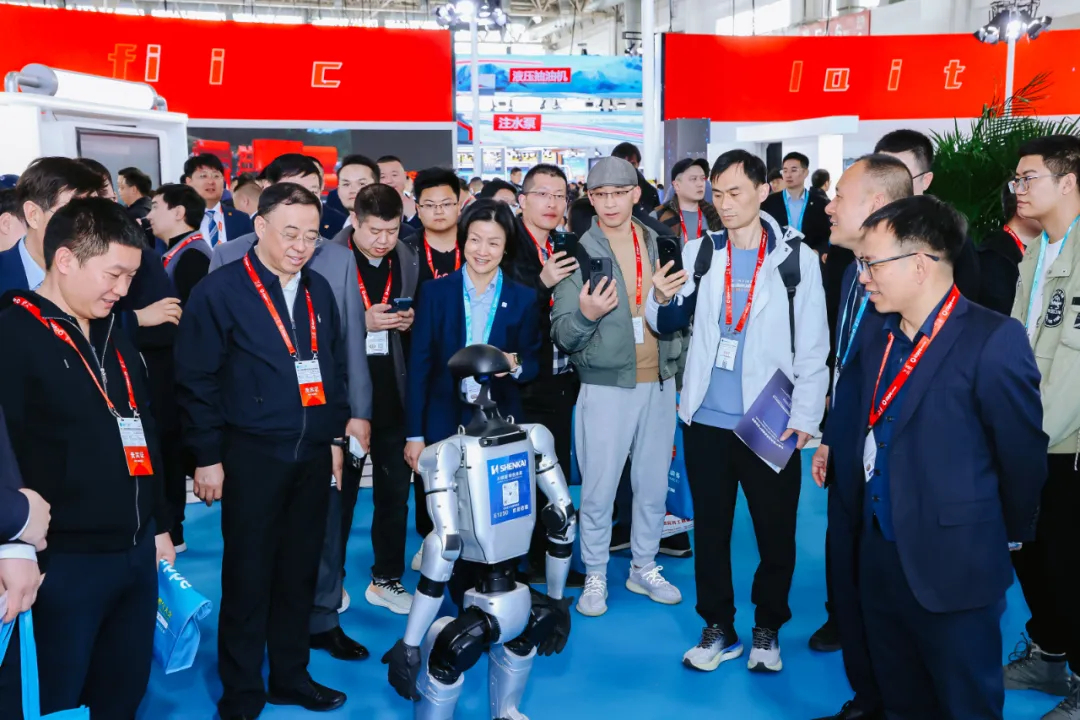 AI赋能、绿色未来|公海赌船官网盛装亮相北京cippe石油展(图11) AI赋能、绿色未来|公海赌船官网盛装亮相北京cippe石油展(图11)