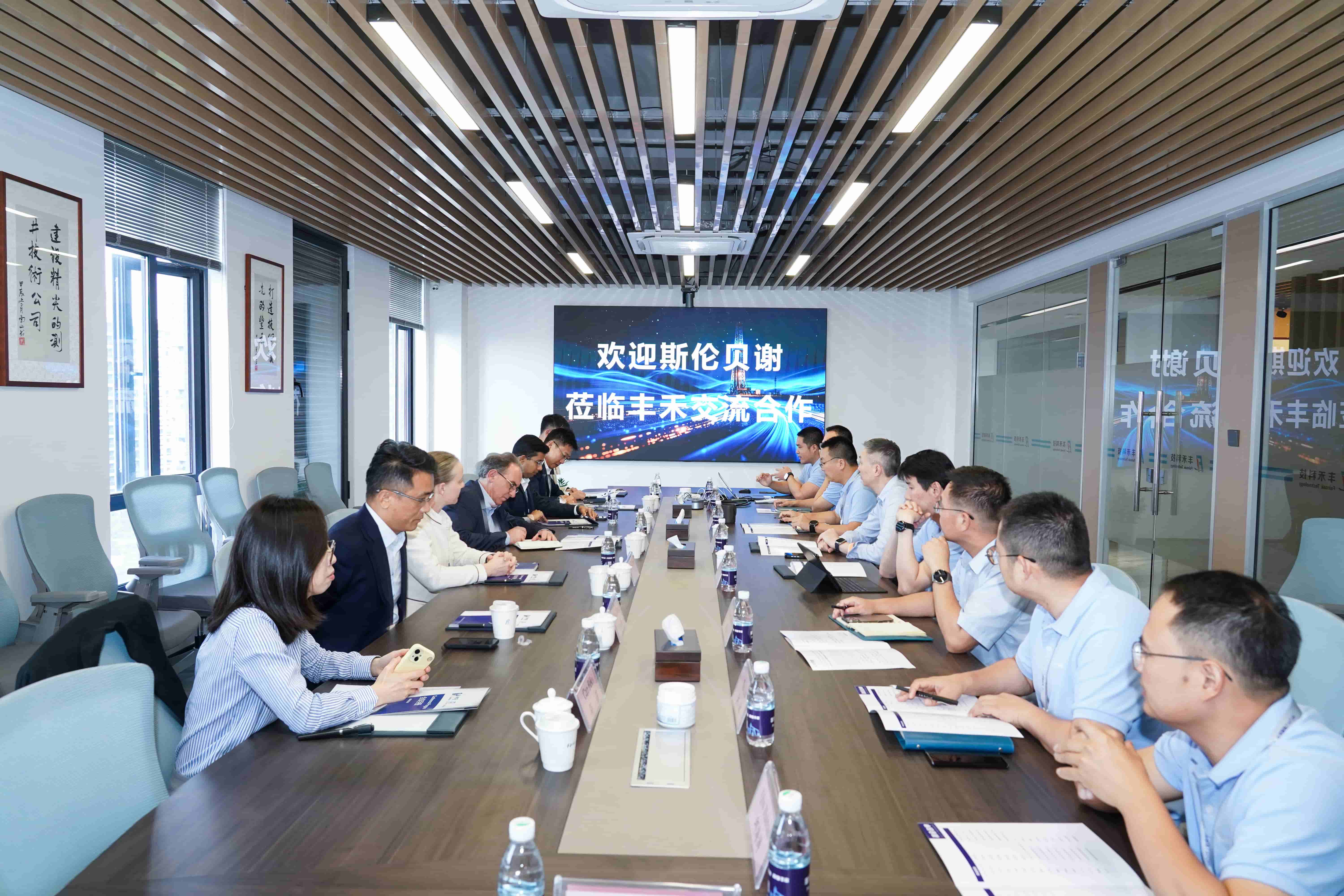 逾越山海，聚力共赢｜斯伦贝谢（SLB）代表团莅临公海赌船官网丰禾参观互换(图1)